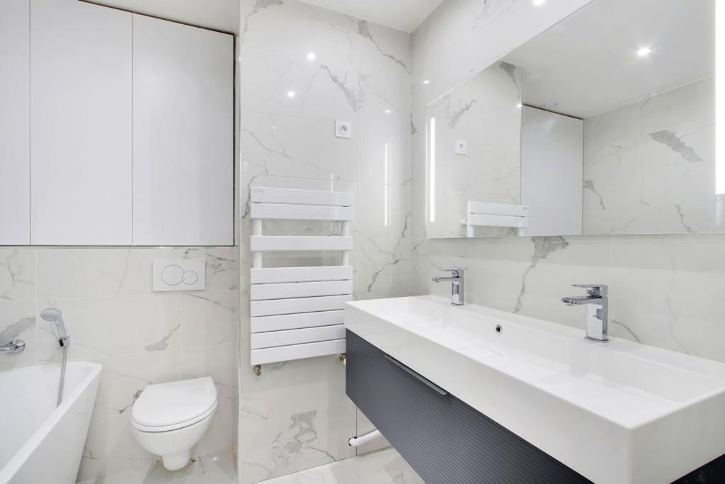 Trocadero/ Eiffel Tower - 3 Bedrooms- All New! Παρίσι Εξωτερικό φωτογραφία