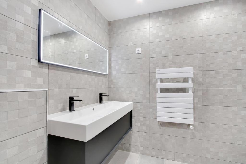 Trocadero/ Eiffel Tower - 3 Bedrooms- All New! Παρίσι Εξωτερικό φωτογραφία
